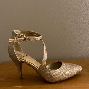 Apt. 9 Women's Gold Ankle Strap Frittata Pump